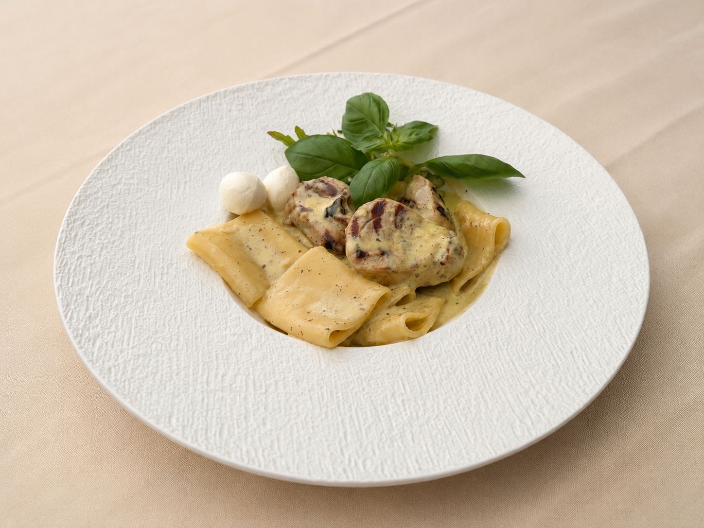 Pasta mit Hähnchen und Basilikum